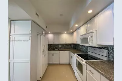 5600 Collins Ave #9Y, Miami Beach, FL 33140 - Photo 10