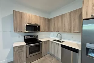 440 NE 35th Ct, Oakland Park, FL 33334 - Photo 2