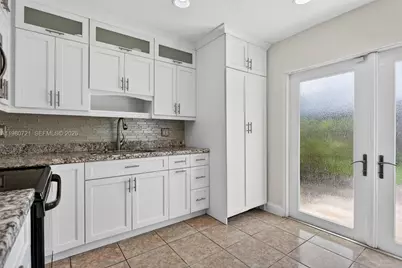 11160 NW 37th St, Sunrise, FL 33351 - Photo 6