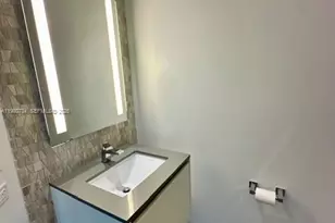 68 SE 6th St, Miami, FL 33131 - Photo 6