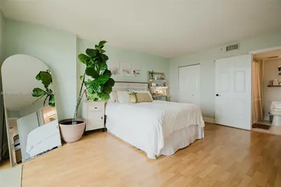 3000 Coral Way #1405, Miami, FL 33145 - Photo 14