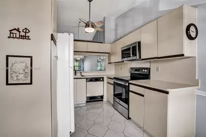 7681 Tahiti Ln #205, Lake Worth, FL 33467 - Photo 6