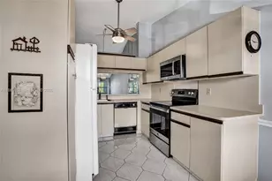 7681 Tahiti Ln, Lake Worth, FL 33467 - Photo 6