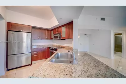 20000 E Country Club Dr #512, Aventura, FL 33180 - Photo 10
