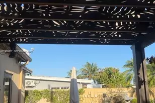 10720 SW 43rd Ln, Miami, FL 33165 - Photo 8