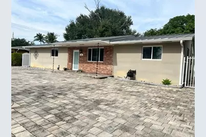 685 W 77th St, Hialeah, FL 33014 - Photo 2