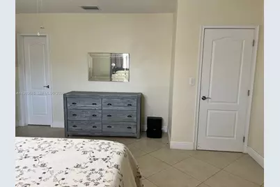 685 W 77th St, Hialeah, FL 33014 - Photo 16