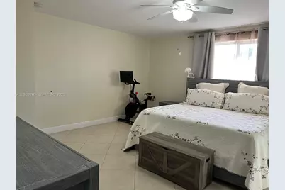 685 W 77th St, Hialeah, FL 33014 - Photo 14