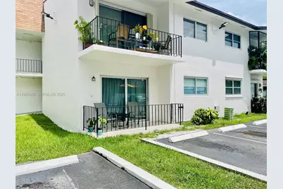 9520 SW 8th St #123, Miami, FL 33174 - Photo 2