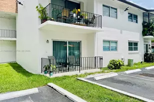 9520 SW 8th St, Miami, FL 33174 - Photo 2