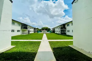 9520 SW 8th St, Miami, FL 33174 - Photo 26