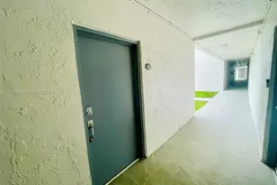 9520 SW 8th St, Miami, FL 33174 - Photo 6