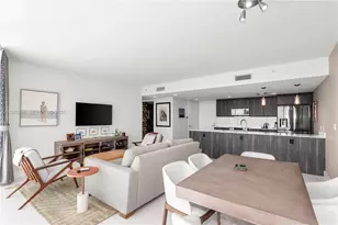 665 NE 25th St, Miami, FL 33137 - Photo 14