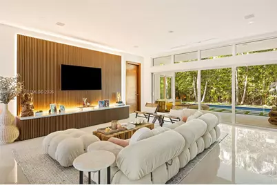 865 W 47th St, Miami Beach, FL 33140 - Photo 2