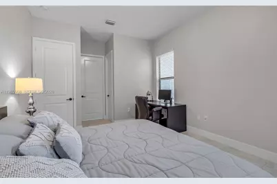 3274 W 96th Pl, Hialeah, FL 33018 - Photo 32