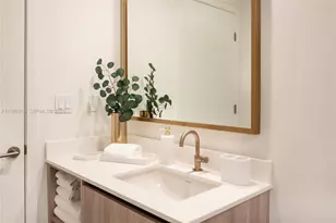 77 SE 5th St, Miami, FL 33131 - Photo 16