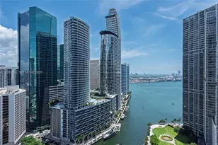 77 SE 5th St, Miami, FL 33131 - Photo 32