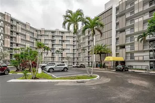 20500 W Country Club Dr, Aventura, FL 33180 - Photo 2