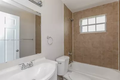 809 SW 8th Ave, Hallandale Beach, FL 33009 - Photo 14