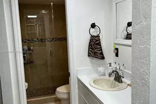 13715 Kendale Lakes Cir, Miami, FL 33183 - Photo 6