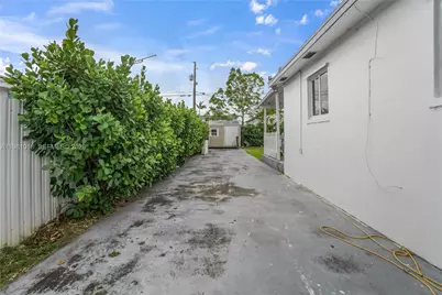 1570 NE 9th St, Homestead, FL 33033 - Photo 38