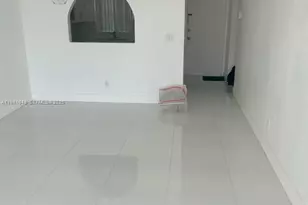 3048 E Sunrise Lakes Dr, Sunrise, FL 33322 - Photo 2