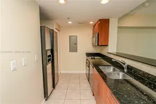 325 S Biscayne Blvd, Miami, FL 33131 - Photo 2