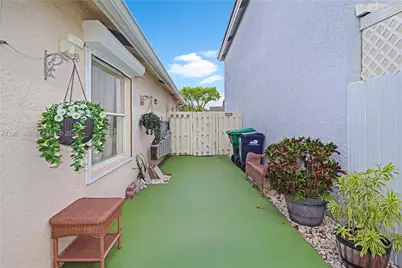 8070 SW 157th Pl, Miami, FL 33193 - Photo 26