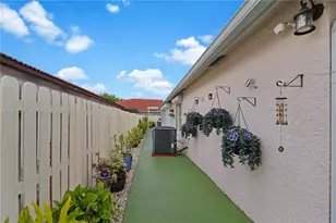 8070 SW 157th Pl, Miami, FL 33193 - Photo 24