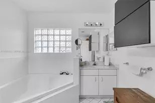 11262 NW 59th Terrace, Doral, FL 33178 - Photo 16