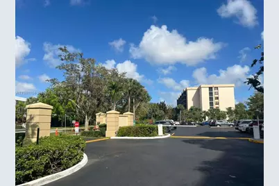 800 NE 195th St #501, Miami, FL 33179 - Photo 1