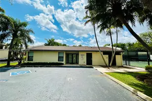 10818 SW 72nd St, Miami, FL 33173 - Photo 18