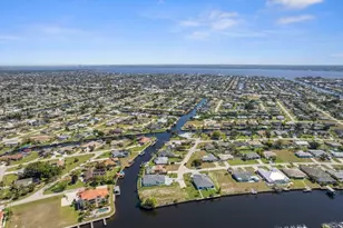 1105 SE 38th St, Cape Coral, FL 33904 - Photo 10