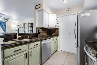 875 Riverside Dr #712, Coral Springs, FL 33071 - Photo 4