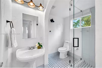 1960 NE 182nd St, North Miami Beach, FL 33162 - Photo 16