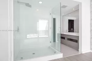 460 NE 28th St, Miami, FL 33137 - Photo 18