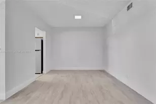 2060 NW 81st Ave, Pembroke Pines, FL 33024 - Photo 10