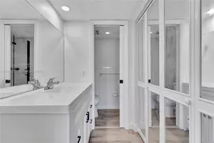 2060 NW 81st Ave, Pembroke Pines, FL 33024 - Photo 16