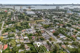 11330 Peachtree Dr, Miami, FL 33161 - Photo 2