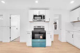 2419 Coolidge St, Hollywood, FL 33020 - Photo 1