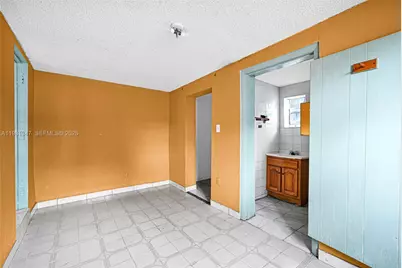 2415 NW 15th St, Miami, FL 33125 - Photo 12