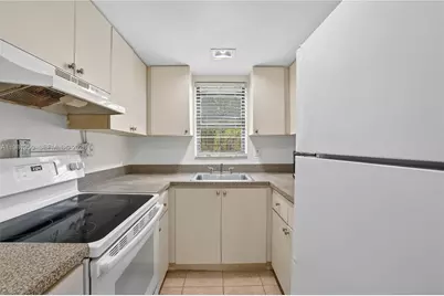 1600 S Le Jeune Rd #8, Coral Gables, FL 33134 - Photo 6