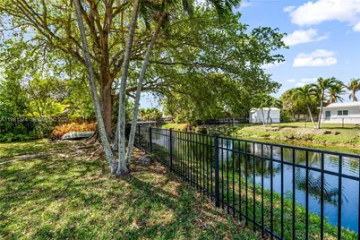 18044 SW 89th Pl, Palmetto Bay, FL 33157 - Photo 16
