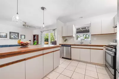 18044 SW 89th Pl, Palmetto Bay, FL 33157 - Photo 8