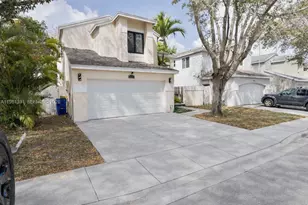 2836 W River Run Cir W, Miramar, FL 33025 - Photo 2