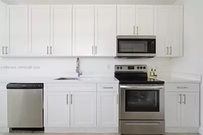 10845 Peachtree Dr #10845, Miami, FL 33161 - Photo 18