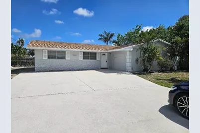2885 Cambridge Rd, Lake Worth, FL 33462 - Photo 1