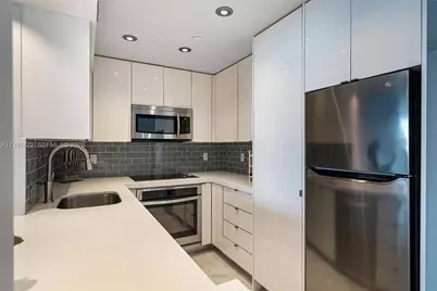 1000 W West Ave #1515, Miami Beach, FL 33139 - Photo 6