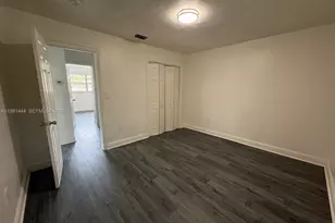 866 NW 70th St, Miami, FL 33150 - Photo 8
