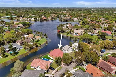 11585 N Quayside Dr, Cooper City, FL 33026 - Photo 2